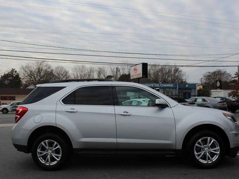 Used 2017 Chevrolet Equinox LT w/ Convenience Package image 4