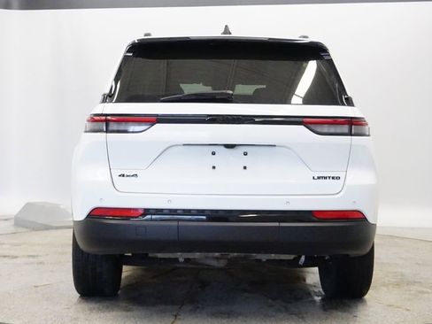 Certified 2023 Jeep Grand Cherokee Limited w/ Black Appearance Package image 4