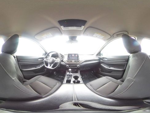 Used 2025 Nissan Altima 2.5 SV image 40