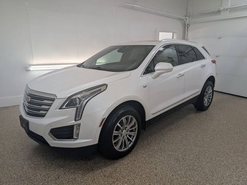 Used 2017 Cadillac XT5 Luxury w/ Driver Awareness Package AWD/4WD image 2