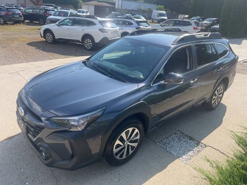 Used 2025 Subaru Outback Premium AWD/4WD image 4