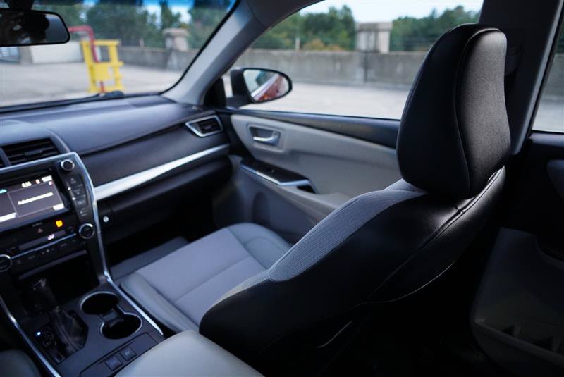 Used 2017 Toyota Camry SE w/ Moonroof Package FWD image 32