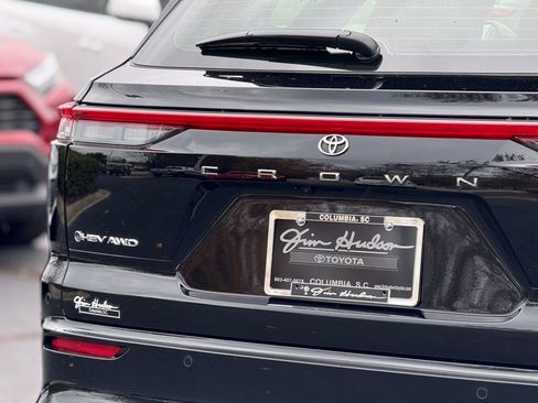 Used 2025 Toyota Crown Signia Limited image 15