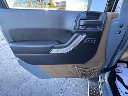 Used 2015 Jeep Wrangler Unlimited Sahara image 21