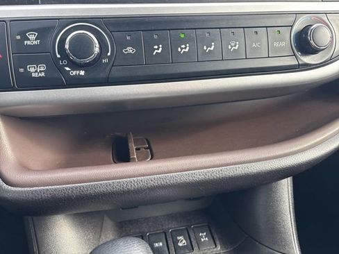 Used 2019 Toyota Highlander LE image 34