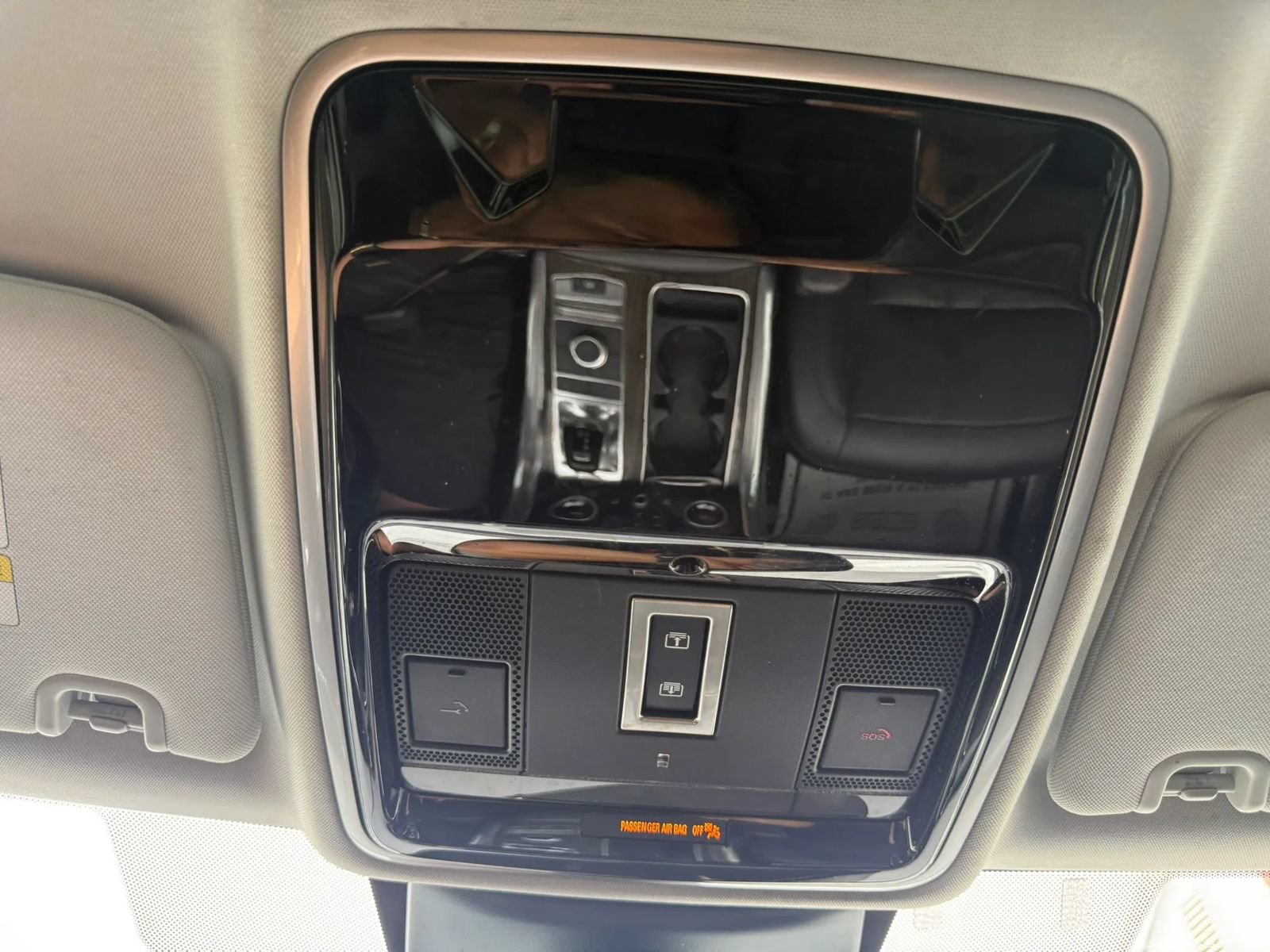 Used 2019 Land Rover Range Rover Sport HSE AWD/4WD image 25