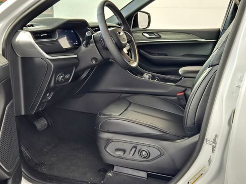 New 2025 Jeep Grand Cherokee L Limited w/ Luxury Tech Group II image 8