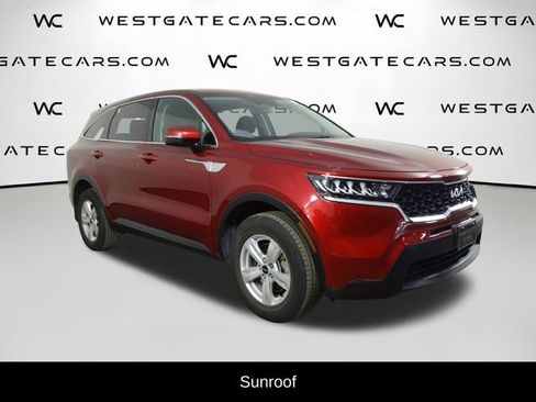Used 2022 Kia Sorento LX image 2