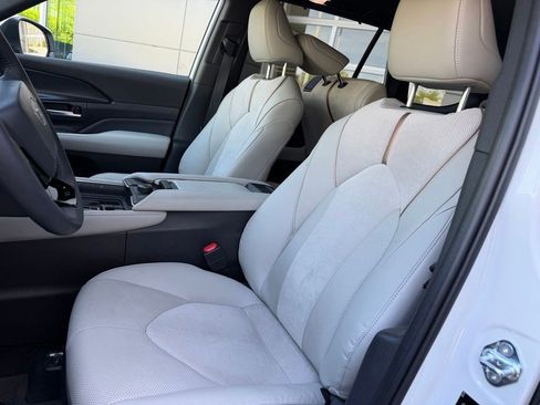 Used 2025 Toyota Grand Highlander AWD Hybrid image 13