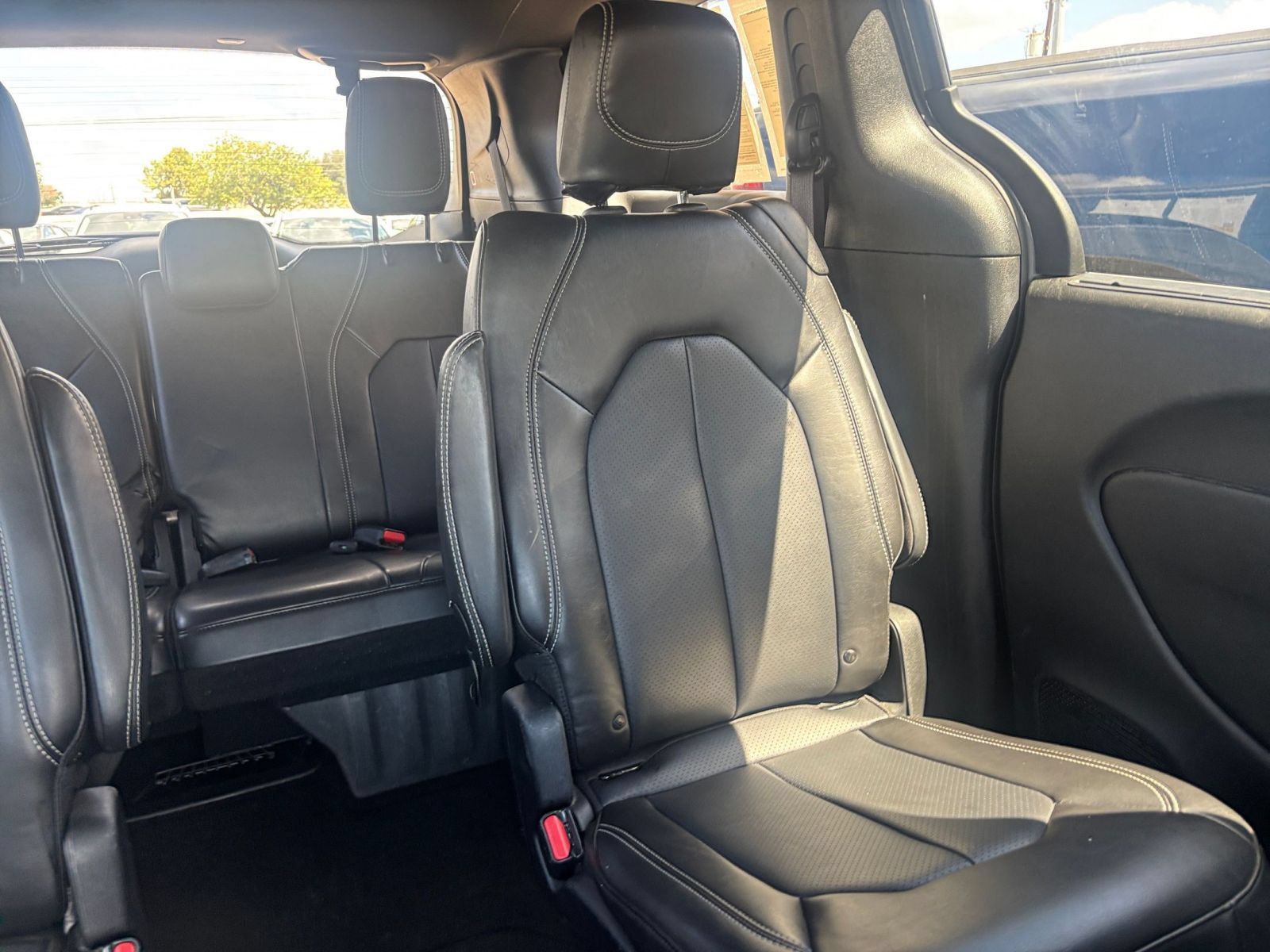 Used 2025 Chrysler Pacifica Select FWD image 39