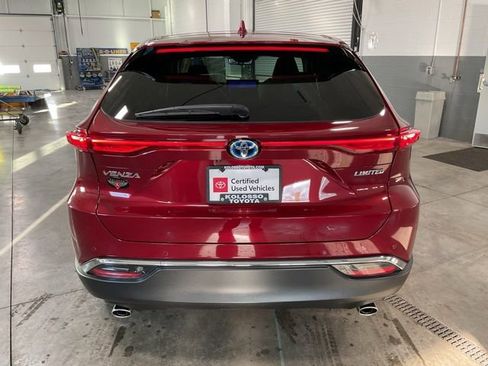 Used 2023 Toyota Venza Limited image 5
