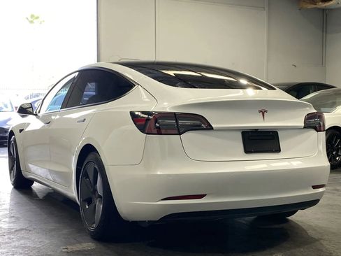 Used 2021 Tesla Model 3 Standard Range Plus image 2