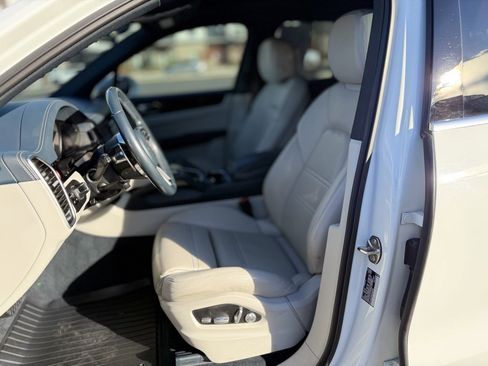 Used 2020 Porsche Cayenne AWD image 22