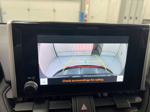 Used 2023 Toyota RAV4 XLE AWD/4WD image 16