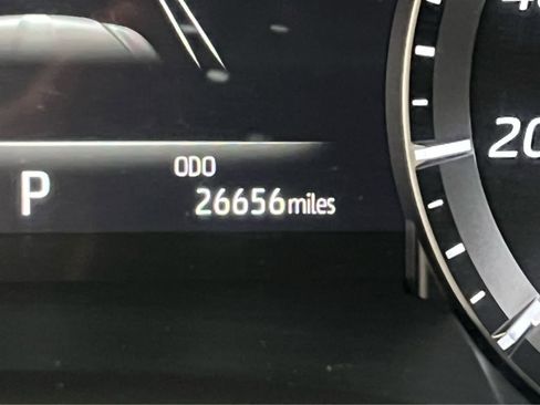 Used 2021 Toyota Highlander XLE image 22