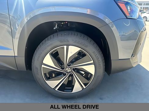 New 2026 Volkswagen Taos SE AWD/4WD image 11
