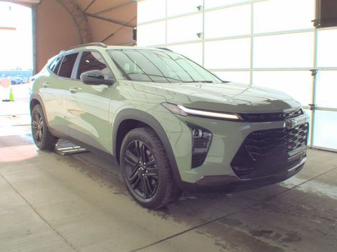 Used 2024 Chevrolet Trax ACTIV w/ Sunroof Package image 1