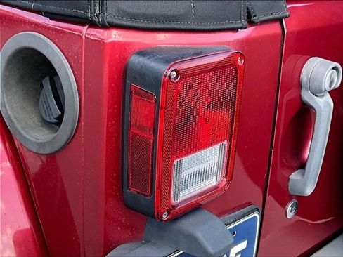 Used 2013 Jeep Wrangler Sahara image 29