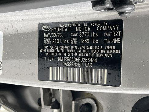 Used 2023 Hyundai Venue SE image 29