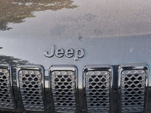 Used 2019 Jeep Cherokee Latitude Plus AWD/4WD image 10