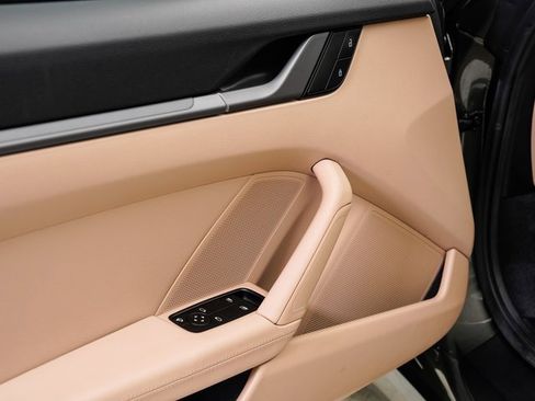 Used 2023 Porsche 911 Carrera image 8