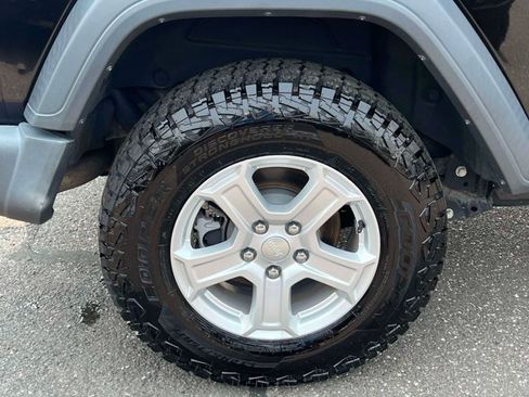 Used 2018 Jeep Wrangler Sport AWD/4WD image 14