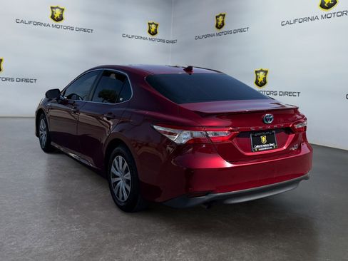 Used 2020 Toyota Camry LE image 3