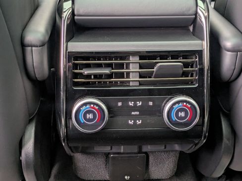 Used 2024 Land Rover Range Rover Sport SE image 24