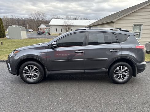 Used 2017 Toyota RAV4 XLE image 7
