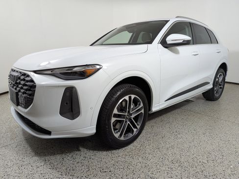 New 2025 Audi Q5 Premium image 3