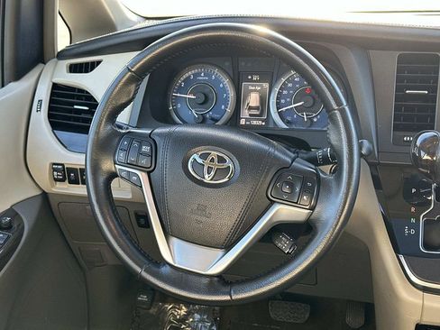 Used 2015 Toyota Sienna Limited image 14