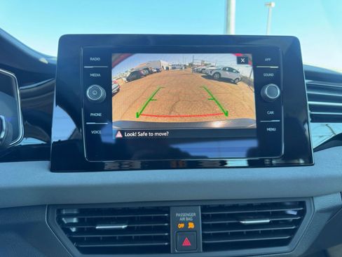 Used 2025 Volkswagen Jetta SE image 17