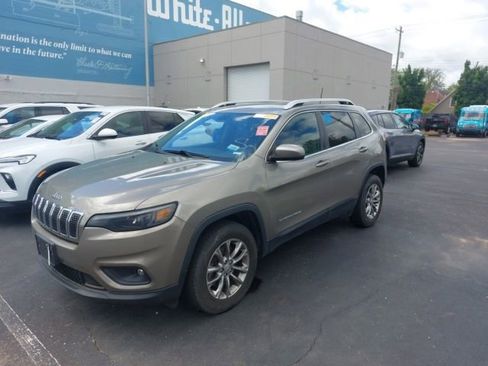Used 2020 Jeep Cherokee Latitude Plus w/ Cold Weather Group AWD/4WD image 4