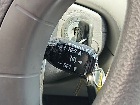 Used 2005 Toyota Camry XLE image 24