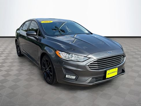 Used 2019 Ford Fusion SE w/ Equipment Group 151A FWD image 3