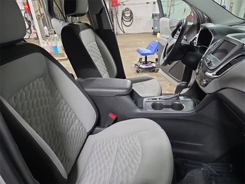 Used 2020 Chevrolet Equinox LS w/ LS Convenience Package image 10
