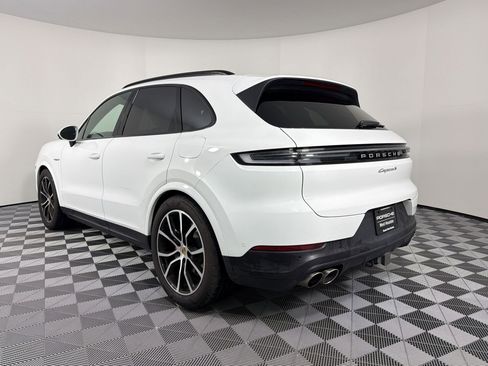 Certified 2024 Porsche Cayenne S AWD/4WD image 3