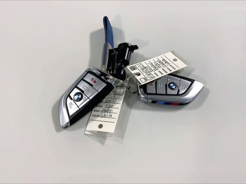 Used 2019 BMW 530i xDrive w/ M Sport Package image 14