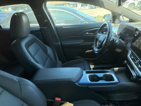 Used 2025 Chevrolet Equinox EV LT w/ Convenience Package image 5