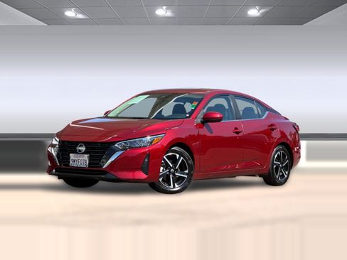 Used 2024 Nissan Sentra SV FWD image 2