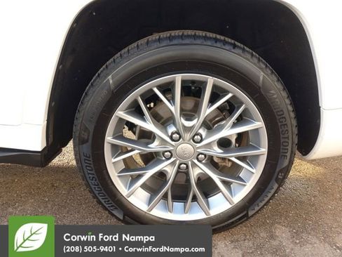 Used 2022 Jeep Grand Cherokee L Summit w/ Luxury Tech Group V image 30