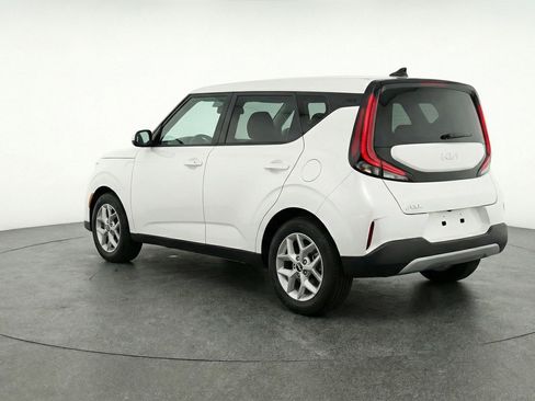 Used 2025 Kia Soul LX w/ LX Technology Package FWD image 6