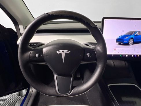 Used 2022 Tesla Model Y Long Range image 17