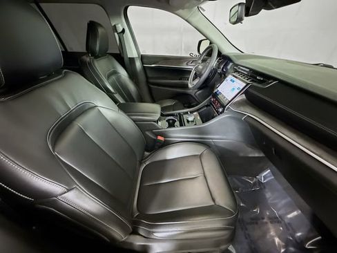 Used 2023 Jeep Grand Cherokee Limited w/ Black Appearance Package image 28