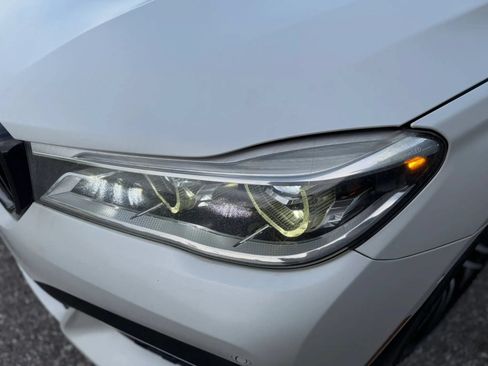 Used 2017 BMW 750i RWD image 19