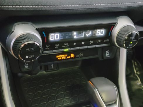 Used 2022 Toyota RAV4 XLE Premium image 25