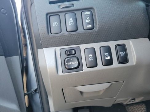 Used 2015 Toyota Tacoma 4x4 Double Cab w/ TRD Off-Road Package image 39