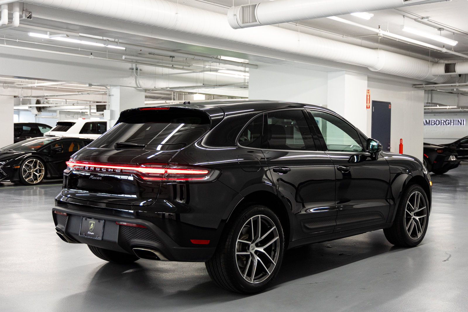 Used 2025 Porsche Macan AWD/4WD image 6