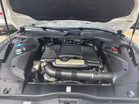 Used 2018 Porsche Cayenne Platinum Edition AWD/4WD image 38