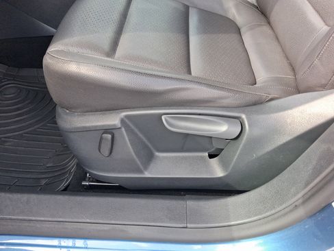 Used 2017 Volkswagen Tiguan S image 12